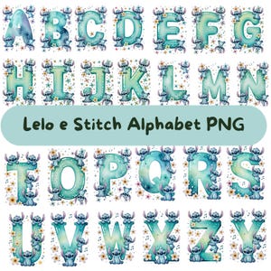 Peut inclure: Un ensemble d'alphabet numérique présentant les lettres de A à Z dans un style aquarelle dégradé bleu et sarcelle. Chaque lettre est décorée de petits personnages extraterrestres bleus, de fleurs jaunes et de notes de musique. Texte Lelo e Stitch Alphabet PNG.