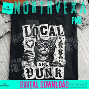 Könnte beinhalten: Ein schwarzes T-Shirt mit einem Grafikdruck einer Katze, die eine runde Brille trägt. Das Design zeigt einen Bücherstapel, ein Herz und den Text "LOCAL LIBRARIES ARE PUNK" in einer Collage-Optik mit verwitterten, zeitungartigen Hintergründen.