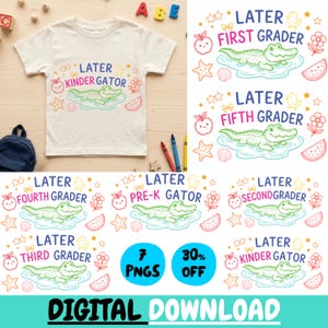 Könnte beinhalten: Ein weißes T-Shirt mit dem Text "Later Kinder Gator" und einem Cartoon-Alligator-Design. Das Bild enthält auch verschiedene Designs für Klassenstufen mit Illustrationen von Alligator, Apfel, Seestern und Wassermelone. Digitaler Download.