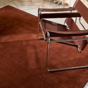 Alfombra de lana marrón óxido tejida a mano, suave y mullida, de pelo grueso, ideal para el hogar moderno.