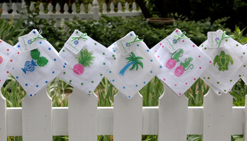 Blue Chinoiserie Monstera Leaf Linen Cocktail Napkins - Thumbnail 3