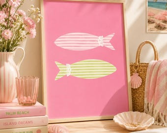 Estampado digital de peces a rayas rosas y verdes con encaje y fondo rosa.