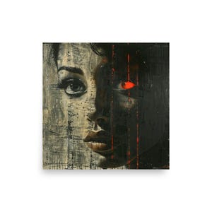 Może przedstawiać: Kwadratowy nadruk przedstawiający podzielony portret. Jedna strona to szczegółowe, realistyczne przedstawienie w skali szarości, druga to ciemna sylwetka z świecącym czerwonym okiem. Czerwone pionowe linie dodają kontrastu.