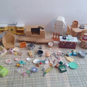 Large Lot Calico Critters Kitchen Set Kitchen Items Sylvania Mapletown Etc  