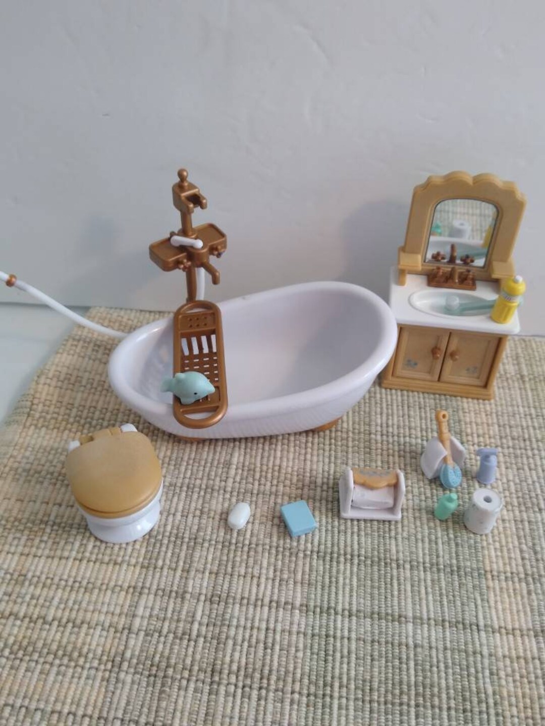 New bathroom display in my bathroom : r/sylvanianfamilies