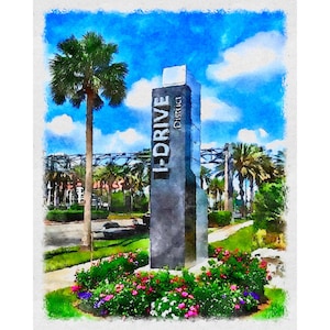 以下が含まれることがあります： I-DRIVE地区の看板の水彩画。看板は、白い文字で「I-DRIVE」と「District」と書かれた、背の高い灰色の長方形の構造です。ヤシの木と色とりどりの花が、青い空の下で看板を囲んでいます。