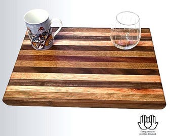 Tabla de cortar de madera dura hecha a mano, veta en los bordes, 12 x 16. Donación de ganancias.