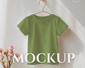 Baby T-Shirt Mockup, Minimalist Säugling T-Shirt PSD, Hängende Bekleidungsvorlage (Digitaler Download)