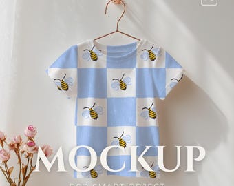 Baby T-shirt Mockup, All-Over Print PSD Vorlage, realistischer Stoff (Digitaler Download)