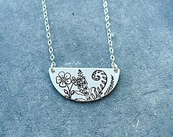 Collar de flores silvestres, collar de luna estampado a mano, joyería de plantas de flora silvestre, joyería inspirada en la naturaleza.