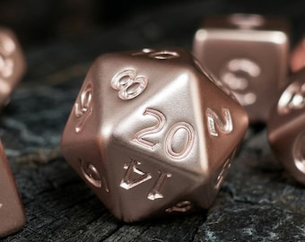 ローズゴールドメタリックの美しいDnDダイスセット | 7個の多面体ダイスセット | D20 ダンジョンズ＆ドラゴンズ アクセサリー RPG | DM向けD&Dダイスギフト