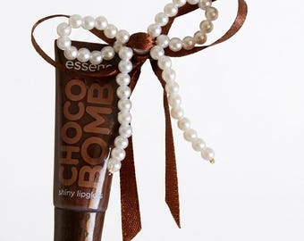 Pearl Bow Lip Gloss Charm | Handmade Y2K Lipgloss Holder, Essence Juicy Bomb, Birthday Gift