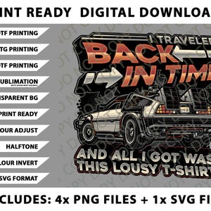 Puede incluir: Gráfico de descarga digital con un DeLorean y el texto "I Traveled Back in Time and All I Got Was This Lousy T-Shirt". El diseño incluye flechas y un efecto desgastado, ideal para impresión DTF, DTG y UVDTF.
