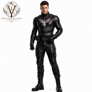 Zwart tactisch leren pantserpak | Militair kostuum voor mannen met adelaarsembleem | Gevechtsjas en cargobroek | Sci-Fi cosplay