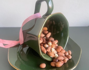Comedero para pájaros vintage reciclado en forma de taza de té / Verde con ribete dorado