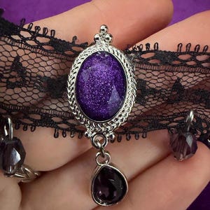 Collana girocollo con frange di cristallo viola, collana vittoriana in pizzo nero, regalo romantico e tenebroso per lei immagine 4