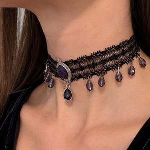 Collana girocollo con frange di cristallo viola, collana vittoriana in pizzo nero, regalo romantico e tenebroso per lei immagine 2