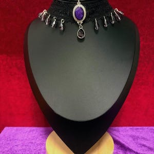 Collana girocollo con frange di cristallo viola, collana vittoriana in pizzo nero, regalo romantico e tenebroso per lei immagine 5
