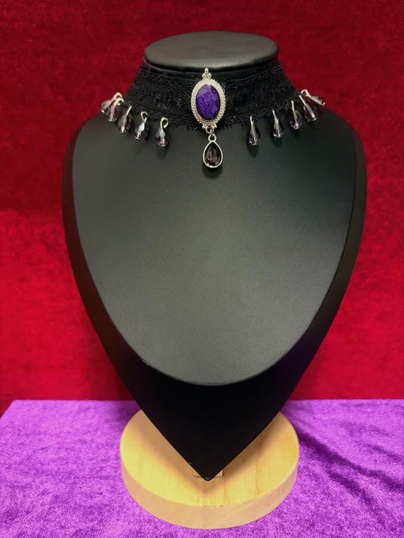 Collana girocollo con frange di cristallo viola, collana vittoriana in pizzo nero, regalo romantico e tenebroso per lei immagine 5