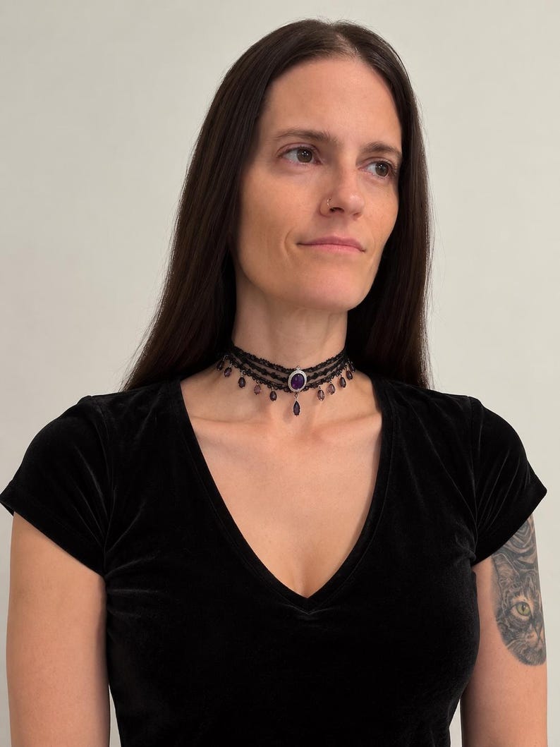 Collana girocollo con frange di cristallo viola, collana vittoriana in pizzo nero, regalo romantico e tenebroso per lei immagine 3