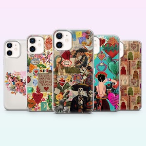 Puede incluir: Una colección de cinco fundas para teléfonos con diseños vibrantes y coloridos. Las fundas presentan obras de arte de temática mexicana, incluyendo imágenes de un esqueleto, corazones y texto. Las fundas están diseñadas para un smartphone.