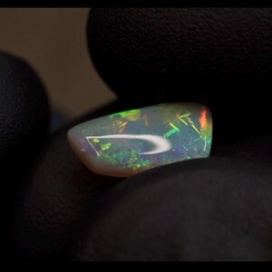 1.80ct. Australischer Dark Crystal Opal- N6 / B2- 12.5 x 6.5 x 3.3 mm