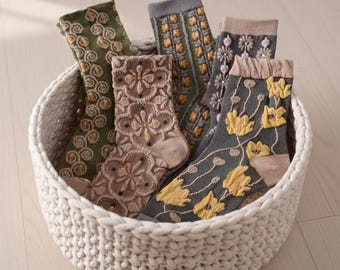 Calcetines de algodón texturizado estilo retro / Estampado vintage en relieve, para todas las estaciones.