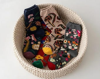 Calcetines étnicos vintage con flores para mujer, de algodón suave, de punto a media pantorrilla, estilo casual único, versátiles para uso diario.