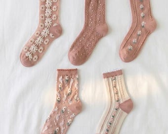 Calcetines de mujer de media caña / Punto bordado con flores, estilo urbano