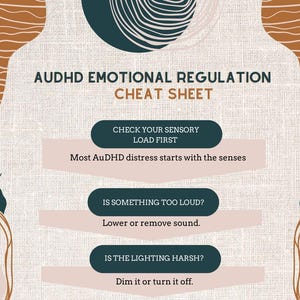 Op de afbeelding: Een informatieve grafiek getiteld "AUDHD EMOTIONAL REGULATION CHEAT SHEET" met een beige achtergrond en decoratieve teal en bruine vormen. De grafiek biedt tips voor sensorische regulatie, waaronder het aanpassen van geluid, licht, temperatuur en eisen.