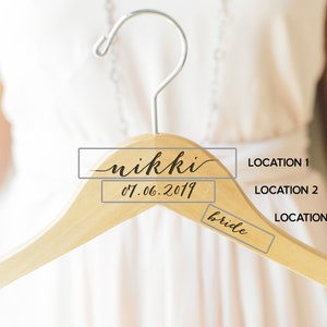 Percha de dama de honor personalizada Madera grabada con láser Regalo de boda nupcial imagen 4