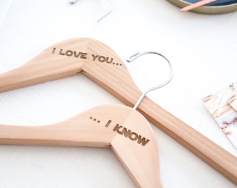 Juego de perchas de boda grabadas con temática espacial, regalo personalizado