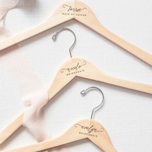 Hanger de demoiselle d’honneur personnalisée - Cadeaux pour demoiselles d’honneur, cintres pour demoiselles d’honneur, cadeau de boîte de demoiselle d’honneur, boîte de proposition de demoiselle d’honneur