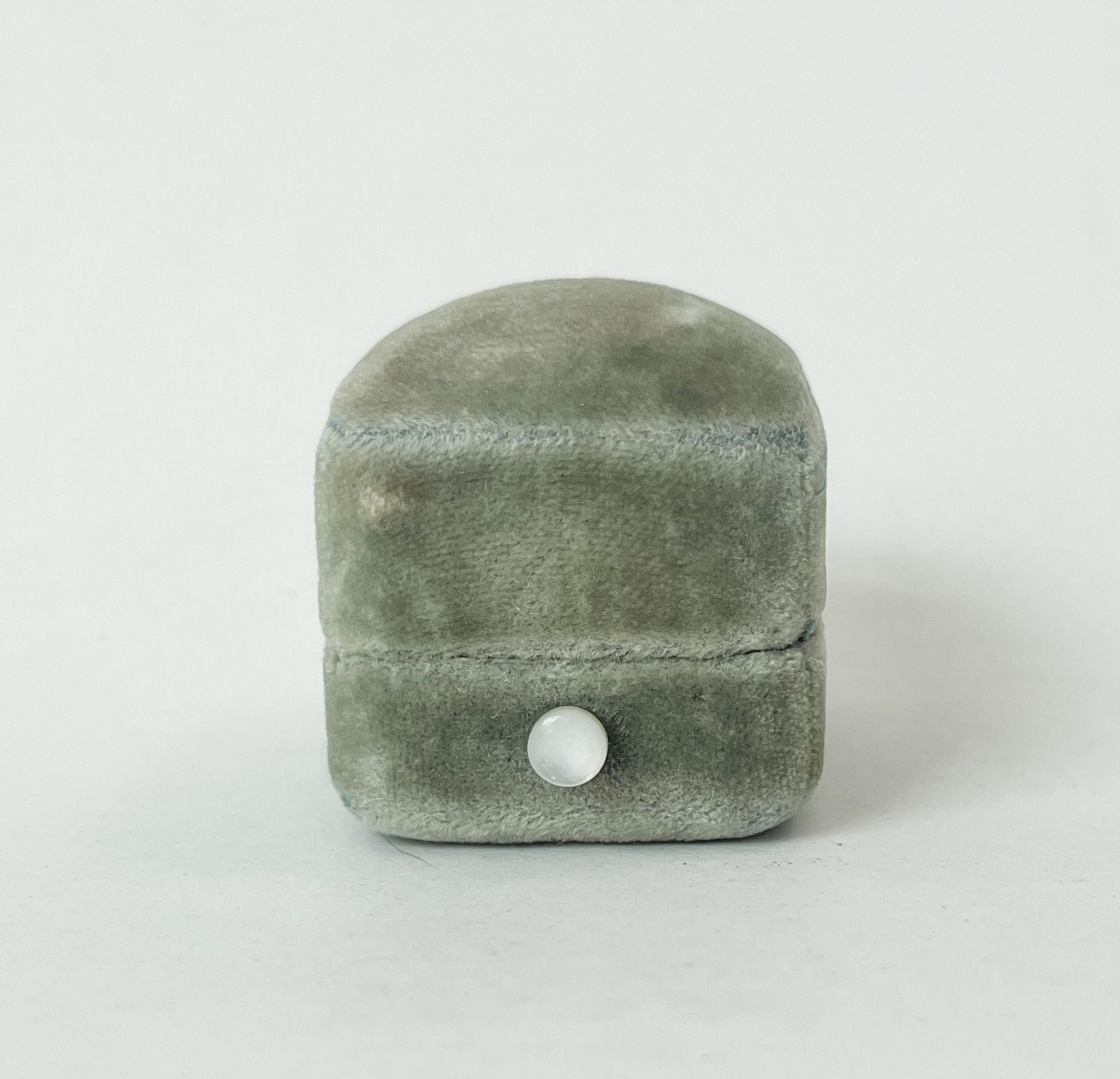 ヴィンテージ　ボタンケース Antique Button Display Case - Etsy