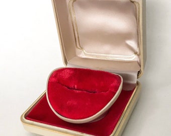 MCM Red Lips Ring Box Wedding Velvet Display Men Jewelry Old Vintage Mid Century Modern
