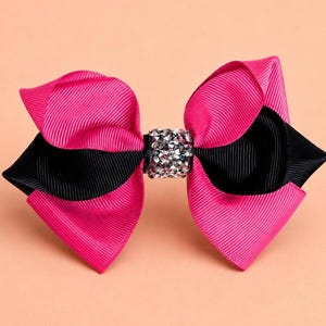 Fuchsia Noir hårrosett med strass | Boutique-accessoar för flickor (krokodilklämma)
