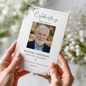 Sjabloon voor aquarel christelijk uitvaartprogramma bewerkbaar in canva Afdrukbare herdenkingsdienst met tekst en overlijdensbericht