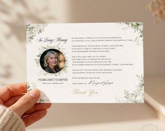 Plantilla personalizada de tarjetas de agradecimiento funerario con foto editable en Canva. Tarjetas de agradecimiento conmemorativas imprimibles con diseño floral. Tamaños: 7x5 y 6x4.