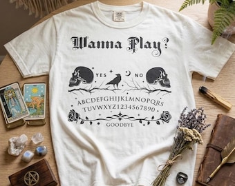¿Quieres jugar? Camiseta con tablero Ouija / Diseño de alfabeto de luna y calavera / Estilo bohemio y místico / Colores que brindan comodidad