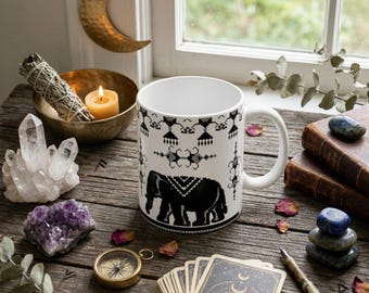 Taza de cerámica con diseño de elefante tribal / Taza de café con bordado folclórico estilo boho (11 oz o 15 oz)