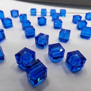 Contas de cristal Swarovski 5601 Cube de 4 mm, cristal de safira de 6 mm (selecione tamanhos e quantidades)