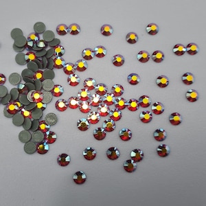 Swarovski Kristall 2028 / 2078, Light Siam Aurore Boreale (AB) Strasssteine Cabochon - Menge auswählen, Verfügbare Größen: SS10 SS16