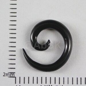 1 pair 4mm Black BUFFALO HORN Spiral Carving Jewelry Tunnel PLUG earrings J17