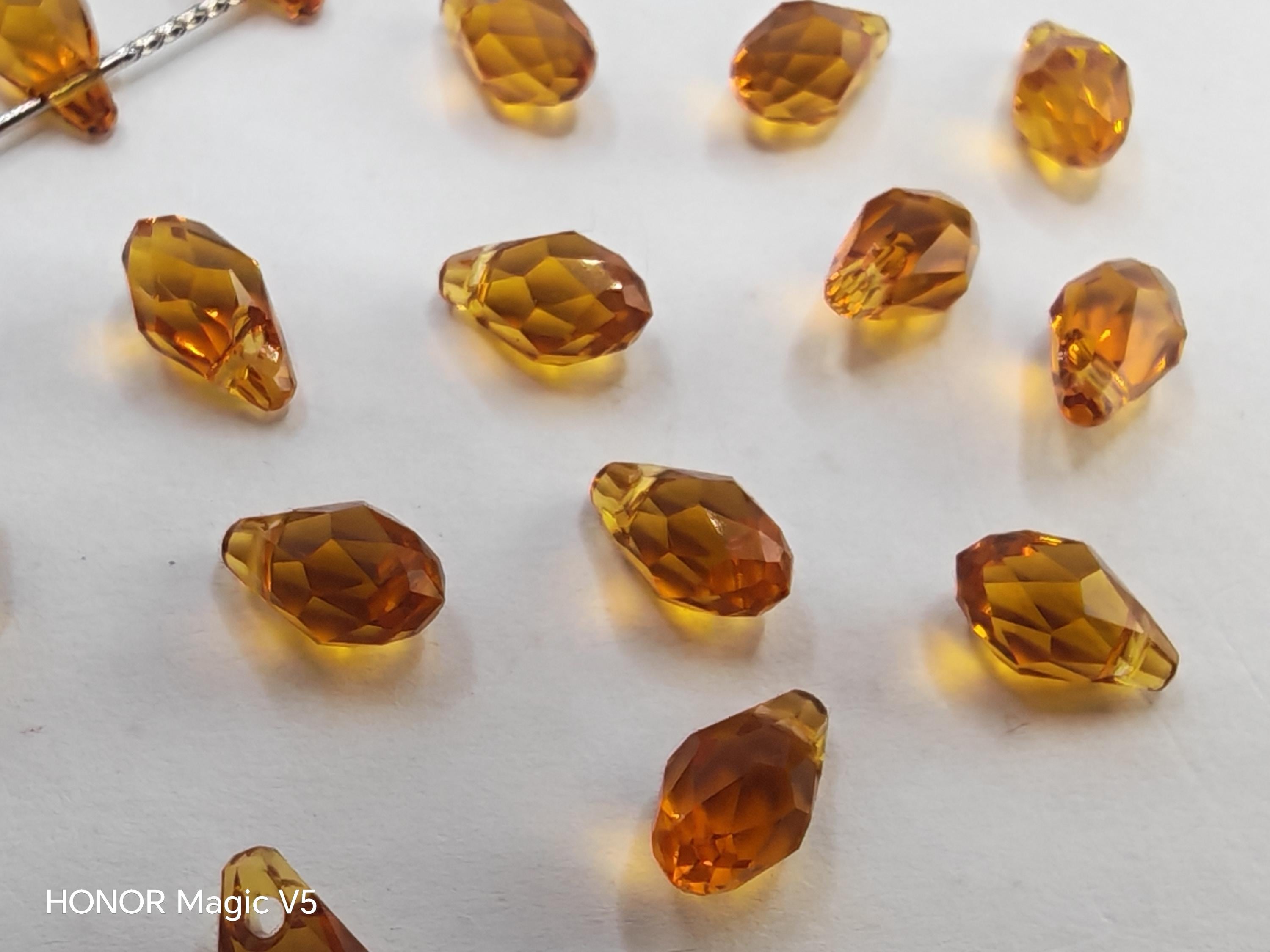 【ヤセカブ 】SWAROVSKI スワロフスキー クリスタル らくだ サイズと数量を選択 - スワロフスキーエレメントクリスタルペンダント