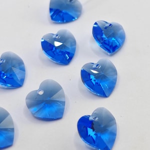 Wisiorek z fasetowanymi koralikami Xilion Heart Beads firmy Swarovski Crystal 6228 6202 w kolorze szafirowym - 10 mm, 14 mm i 18 mm (wybierz rozmiary i ilość)