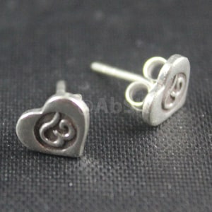 1 pair Thai Handmade KAREN HILL Tribe 98% Pure SILVER 8mm Love Shaped Om Stud earrings KN59