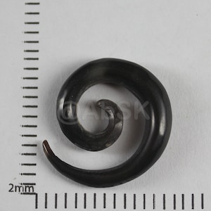 2 pieces 6mm Black BUFFALO HORN Spiral Carving Jewelry Tunnel PLUG earrings J13