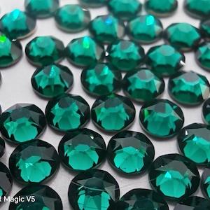 144 piezas de cristales Swarovski 2058 2088 EMERALD con base plana, sin adhesivo termofusible y con adhesivo termofusible - ss5, ss10, ss12, ss16, ss20