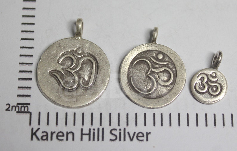 4 pieces KAREN HILL Tribe 98/% Handmade SILVER 9mm Ohm Print Pendant Design KN42