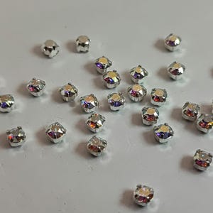 Genuine Swarovski 53200 Montees Rhinestones Loose in sew on setting 4mm ( Select Qty and Stone Color Clear or Clear AB )